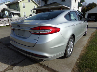 Used 2017 Ford Fusion SE image 1