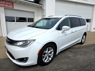 Used 2017 Chrysler Pacifica Touring-L Plus w/ Tire & Wheel Group image 1