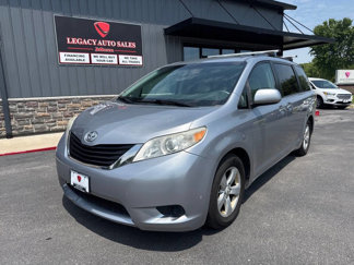 Used 2011 Toyota Sienna LE image 1