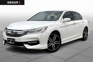 Used 2017 Honda Accord Touring image 1