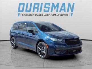 New 2025 Chrysler Pacifica Limited image 1