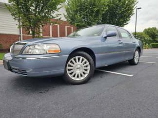 Used 2003 Lincoln Town Car Signature image 1
