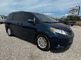 Used 2012 Toyota Sienna XLE image 1
