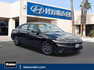 Used 2024 Hyundai Elantra SEL image 1
