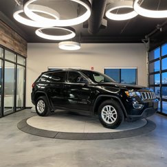 Used 2018 Jeep Grand Cherokee Laredo image 1
