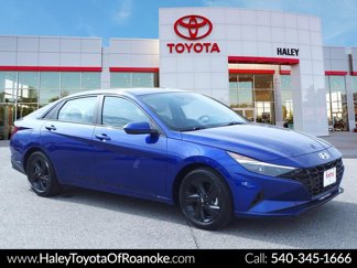 Used 2023 Hyundai Elantra SEL w/ Cargo Package image 1