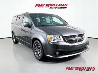Used 2017 Dodge Grand Caravan SXT image 1