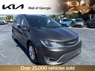 Used 2017 Chrysler Pacifica Touring-L image 1