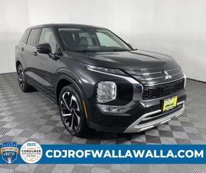 Used 2023 Mitsubishi Outlander SE image 1