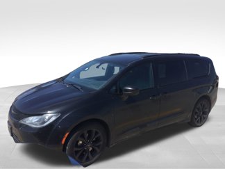 Used 2019 Chrysler Pacifica Touring-L Plus w/ S Appearance Package image 1