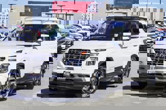 Used 2023 Hyundai Venue SEL image 1
