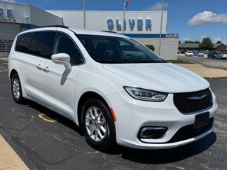 Used 2022 Chrysler Pacifica Touring-L image 1