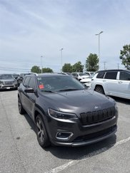 Used 2019 Jeep Cherokee Limited image 1