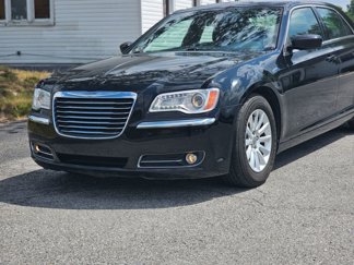 Used 2013 Chrysler 300 image 1