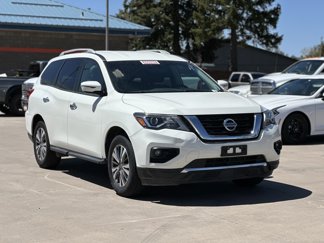 Used 2018 Nissan Pathfinder SV image 1