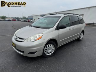 Used 2009 Toyota Sienna LE image 1