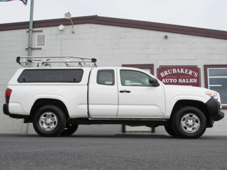 Used 2018 Toyota Tacoma SR image 1