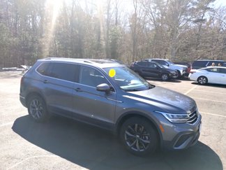 Used 2022 Volkswagen Tiguan SE w/ Panoramic Sunroof Package image 1