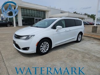 Used 2019 Chrysler Pacifica Touring-L image 1