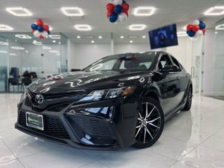 Used 2022 Toyota Camry SE image 1