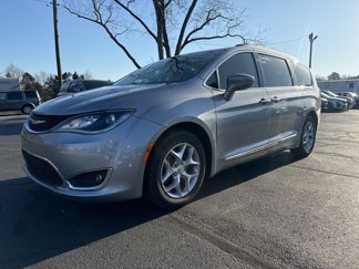 Used 2017 Chrysler Pacifica Touring-L w/ Tire & Wheel Group image 1