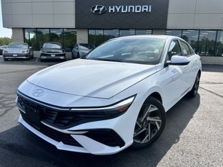 Used 2025 Hyundai Elantra SEL image 1