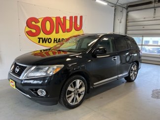 Used 2014 Nissan Pathfinder S image 1