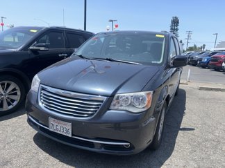 Used 2014 Chrysler Town & Country Touring image 1