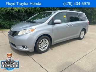 Used 2015 Toyota Sienna XLE image 1