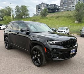 Used 2023 Jeep Grand Cherokee Altitude image 1
