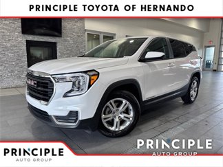 Used 2024 GMC Terrain SLE image 1