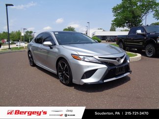 Used 2018 Toyota Camry XSE image 1