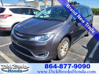 Used 2018 Chrysler Pacifica Touring-L image 1
