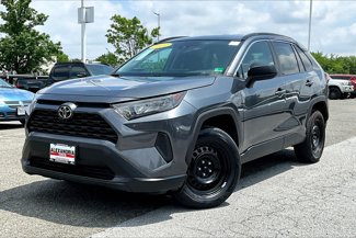 Used 2021 Toyota RAV4 LE image 1