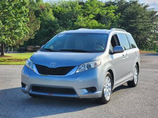 Used 2011 Toyota Sienna LE image 1