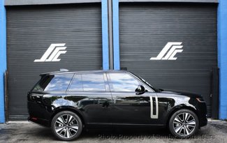 Used 2024 Land Rover Range Rover SE image 1