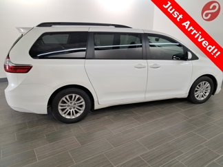 Used 2015 Toyota Sienna XLE image 1