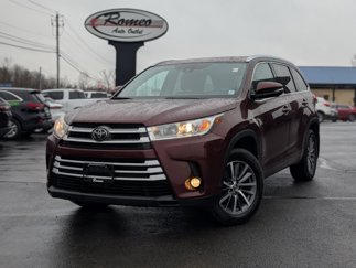 Used 2018 Toyota Highlander SE image 1