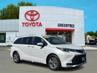 Certified 2024 Toyota Sienna Platinum image 1