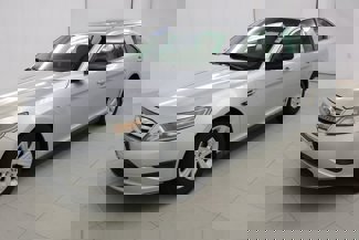 Used 2010 Ford Taurus SE image 1