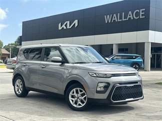Certified 2022 Kia Soul LX w/ Technology Package image 1