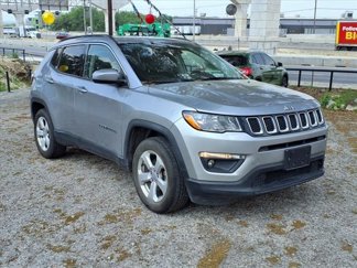 Used 2018 Jeep Compass Latitude image 1