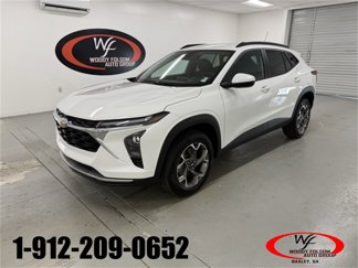 New 2025 Chevrolet Trax LT w/ Driver Confidence Package image 1