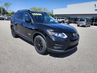 Used 2017 Nissan Rogue SV image 1