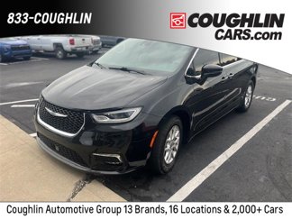 Used 2022 Chrysler Pacifica Touring-L image 1