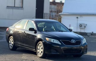 Used 2010 Toyota Camry LE image 1