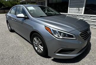 Used 2017 Hyundai Sonata SE image 1