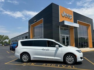 Used 2019 Chrysler Pacifica Touring-L image 1