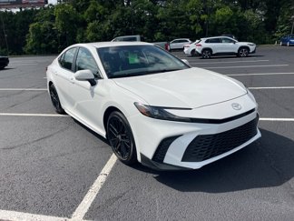 Used 2025 Toyota Camry SE image 1