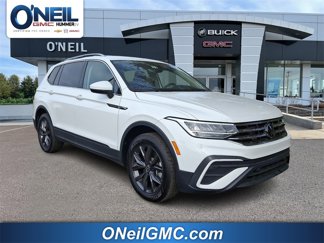 Used 2024 Volkswagen Tiguan SE image 1